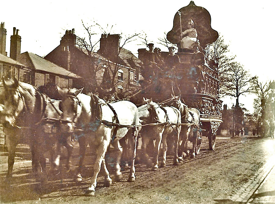 Circus procession along Blakebrook, Kidderminster